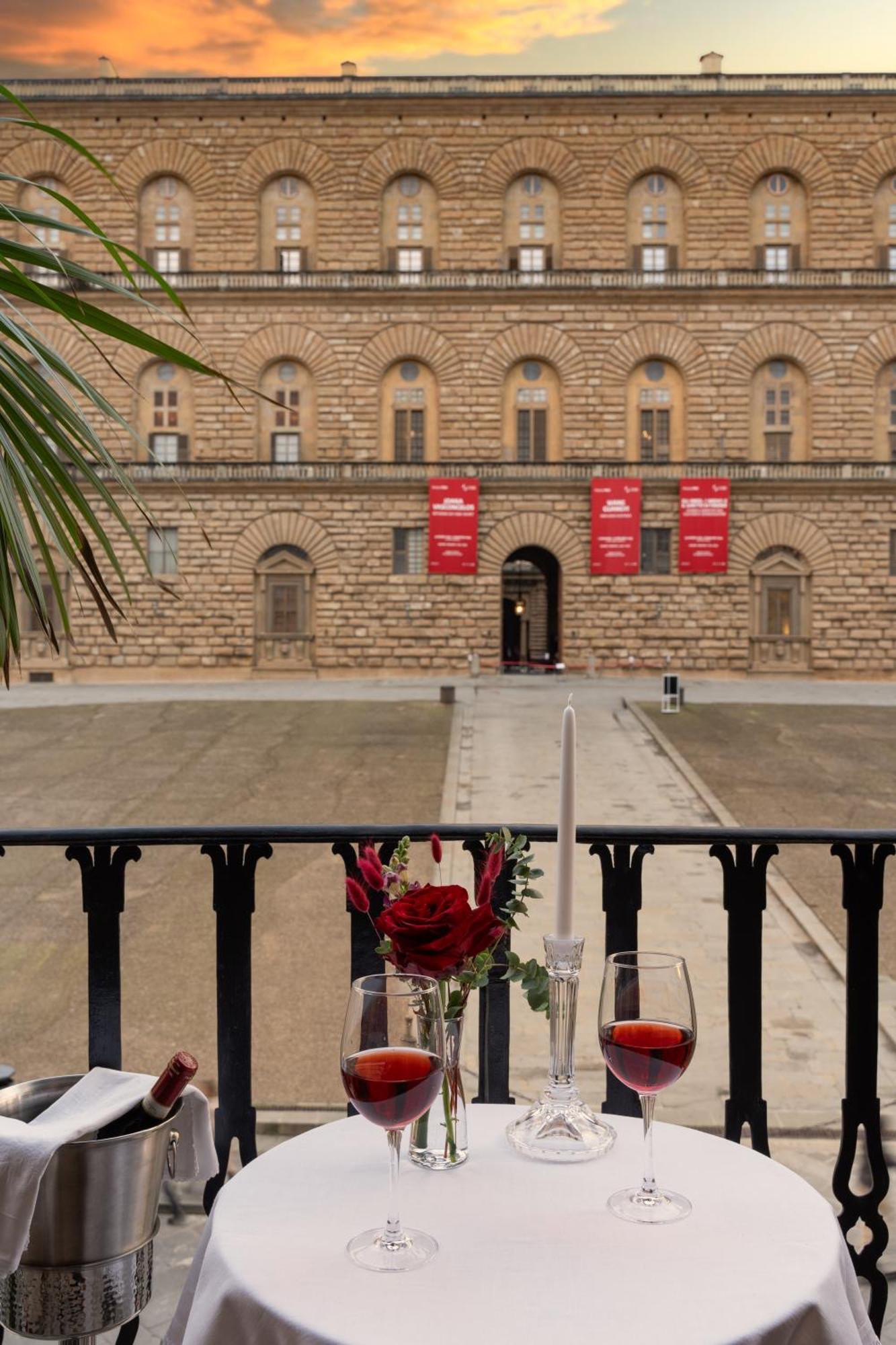 Piazza Pitti Palace - Residenza D'Epoca Florença Exterior foto